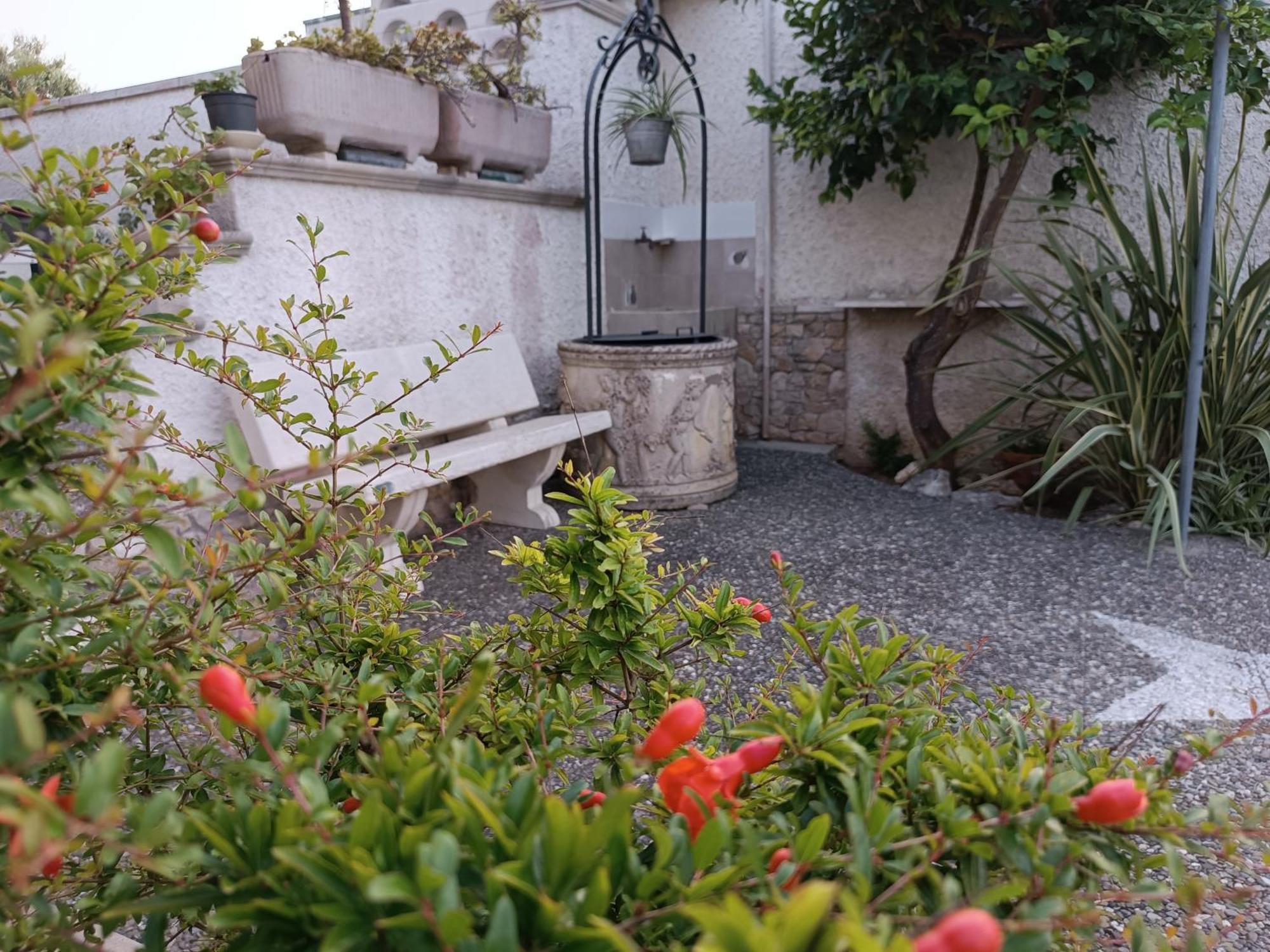Il Giardino Di Sofia Charm And Comfort Apartment Torre dell'Orso Eksteriør bilde