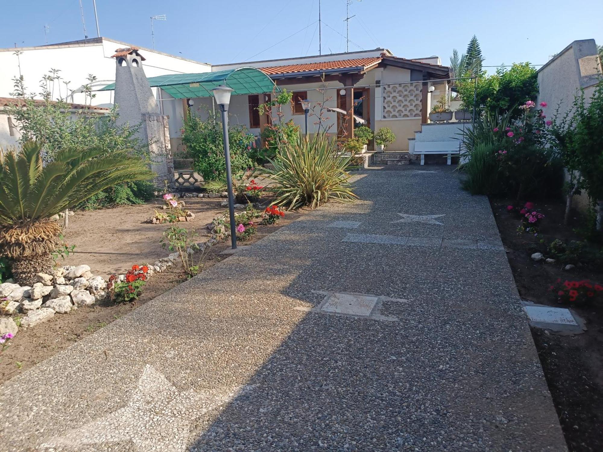 Il Giardino Di Sofia Charm And Comfort Apartment Torre dell'Orso Eksteriør bilde
